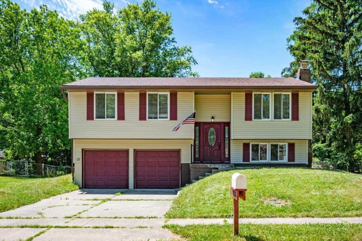 Westside Splendor- 10 Mins To Speedway- Firepit Holiday home Indianapolis
